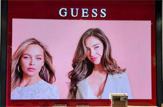 Esdlumen Brightens GUESS’s Iconic Retail Display